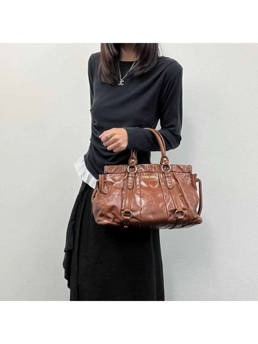 Miu Miu Logo Side Ribbon Belt Design Handbag Leather Camel Gold Vintage